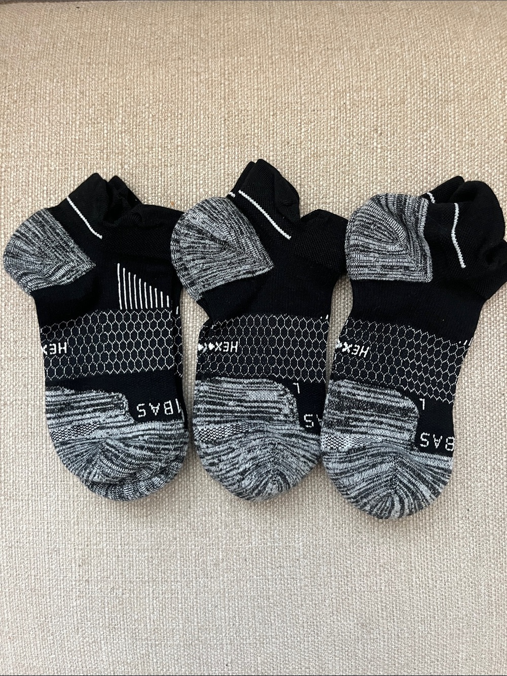 NEW Bombas 4 Pairs Running Ankle Socks Size Medium